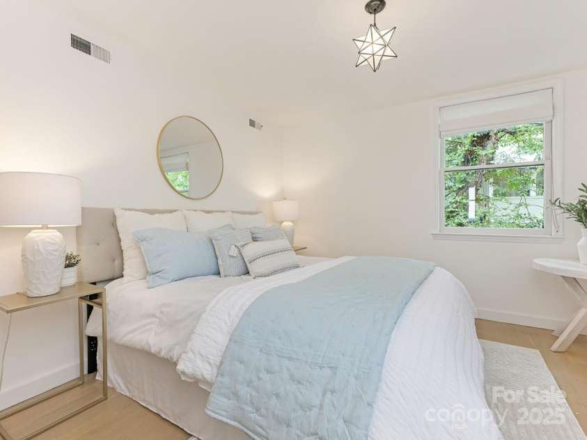 716 Ellsworth Road, Charlotte, NC 28211.  MLS# CAR4253231, YatesRealty ID 13051. Primary Bedroom