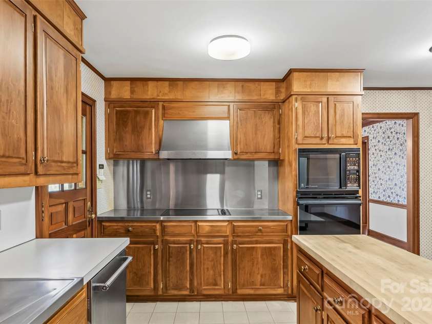 112 Blanton Road, Morganton, NC 28655.  MLS# CAR4201084, YatesRealty ID 13053. 