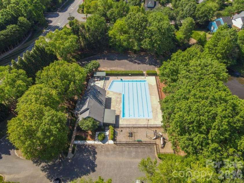 12504 Cliffcreek Drive, Huntersville, NC 28078.  MLS# CAR4370669, YatesRealty ID 13055. Community pool