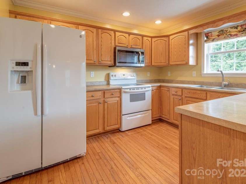 104 Double Brook Drive, Weaverville, NC 28787.  MLS# CAR4245056, YatesRealty ID 13057. 