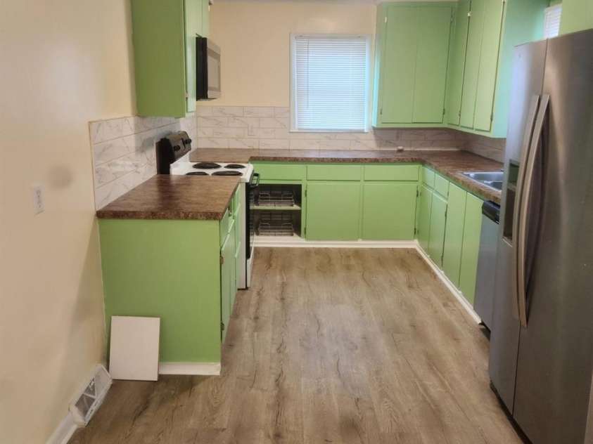 155 Robbins Street, Concord, NC 28025.  MLS# CAR4351734, YatesRealty ID 13057. Kitchen