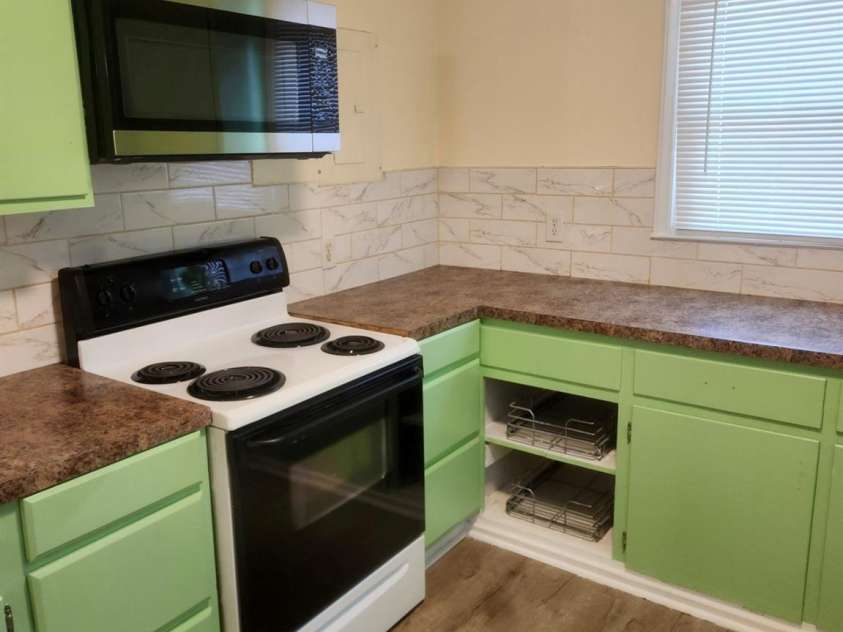 155 Robbins Street, Concord, NC 28025.  MLS# CAR4351734, YatesRealty ID 13057. Kitchen