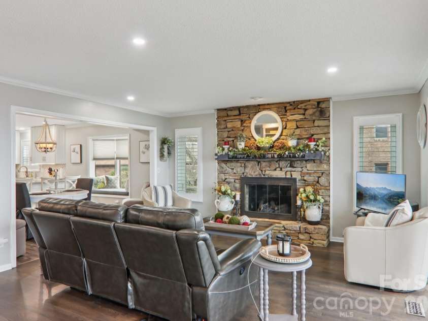 1601 Fleetwood Plaza, Hendersonville, NC 28739.  MLS# CAR4352883, YatesRealty ID 13058. 