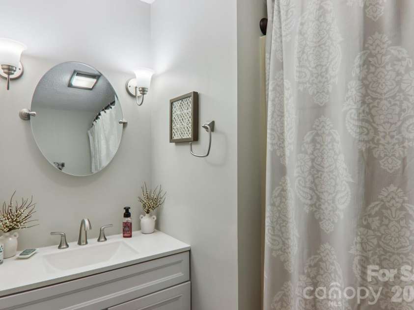 1601 Fleetwood Plaza, Hendersonville, NC 28739.  MLS# CAR4352883, YatesRealty ID 13058. Guest Bathroom