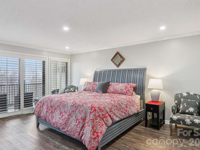 1601 Fleetwood Plaza, Hendersonville, NC 28739.  MLS# CAR4352883, YatesRealty ID 13058. Primary Bedroom