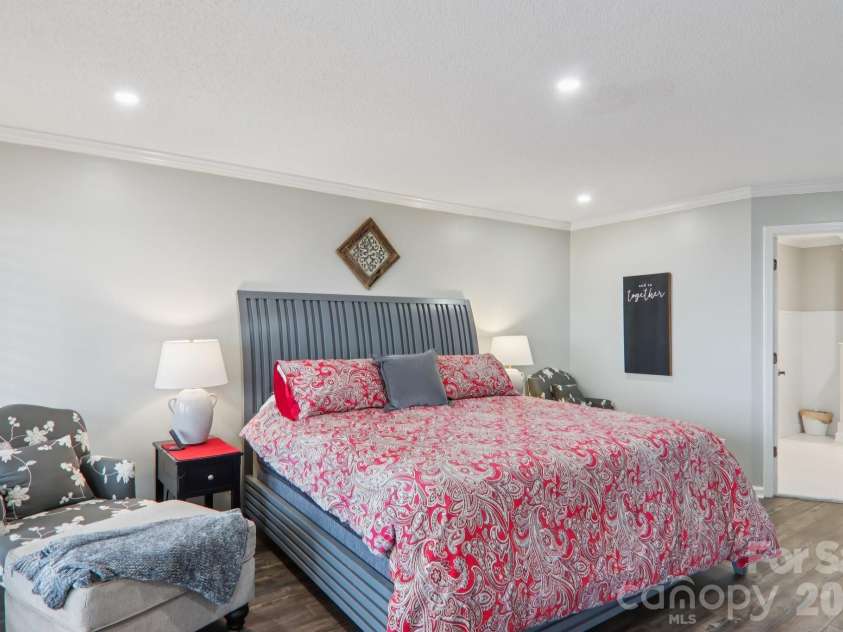 1601 Fleetwood Plaza, Hendersonville, NC 28739.  MLS# CAR4352883, YatesRealty ID 13058. Primary Bedroom