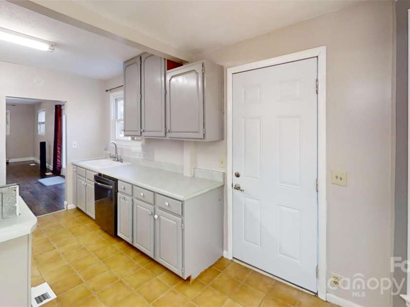 59 Upper Saw Branch Road, Candler, NC 28715.  MLS# CAR4226917, YatesRealty ID 13059. 