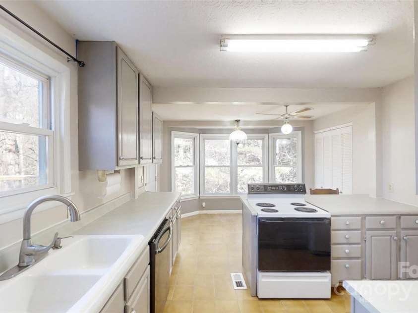 59 Upper Saw Branch Road, Candler, NC 28715.  MLS# CAR4226917, YatesRealty ID 13059. Kitchen