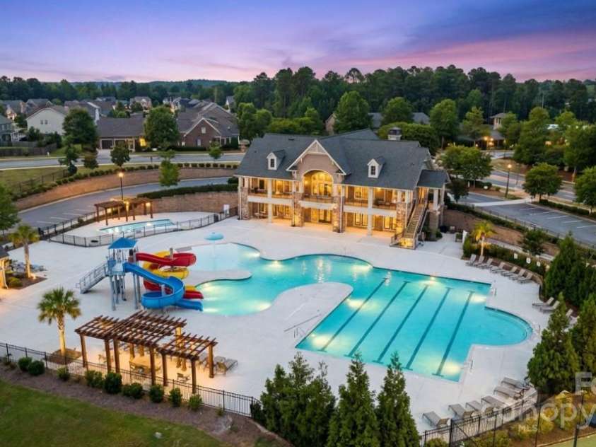 17312 Snug Harbor Road, Charlotte, NC 28278.  MLS# CAR4328108, YatesRealty ID 1306. 