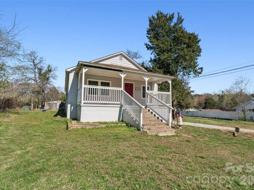2089 Gastonia Highway, Lincolnton, NC 28092.  MLS# CAR4350525, YatesRealty ID 13060. Front