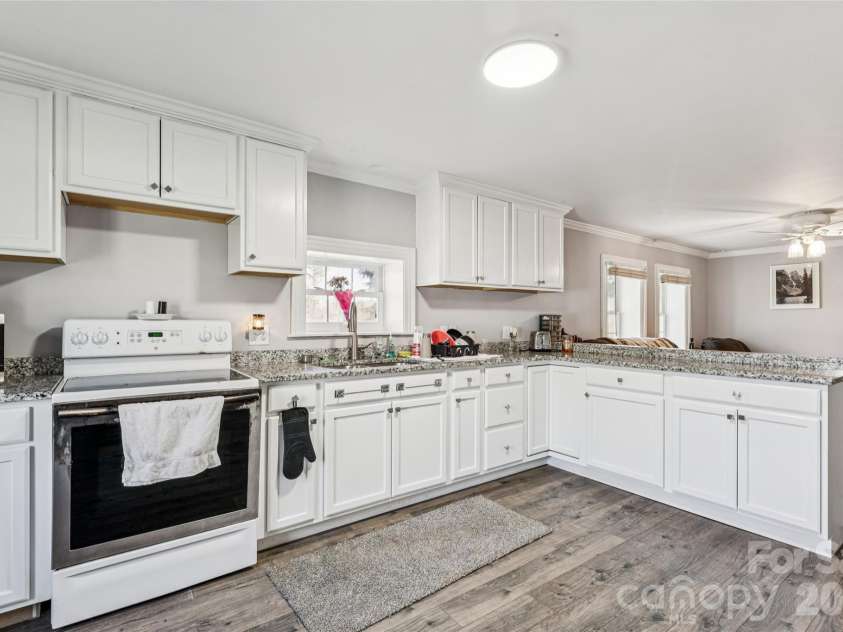 2089 Gastonia Highway, Lincolnton, NC 28092.  MLS# CAR4350525, YatesRealty ID 13060. Kitchen