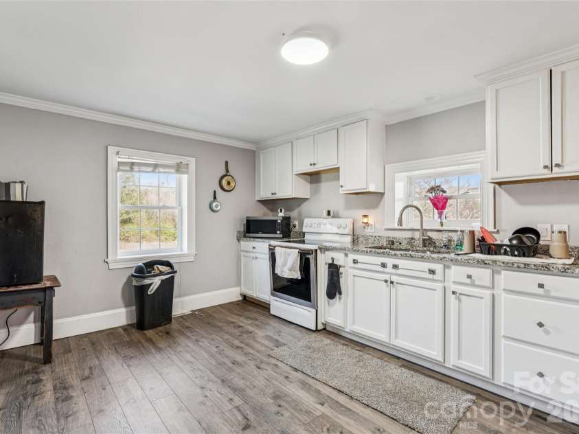 2089 Gastonia Highway, Lincolnton, NC 28092.  MLS# CAR4350525, YatesRealty ID 13060. Kitchen