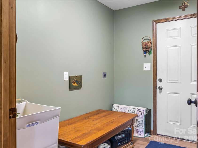 536 Brookhaven Road, Statesville, NC 28625.  MLS# CAR4255723, YatesRealty ID 13060. ADU Mudroom