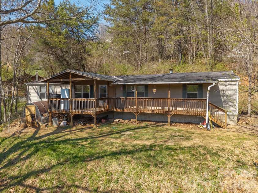 301 Matthew Lane, Canton, NC 28716.  MLS# CAR4368947, YatesRealty ID 13061. 