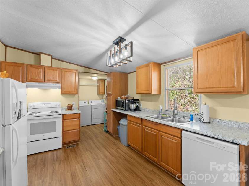 301 Matthew Lane, Canton, NC 28716.  MLS# CAR4368947, YatesRealty ID 13061. 