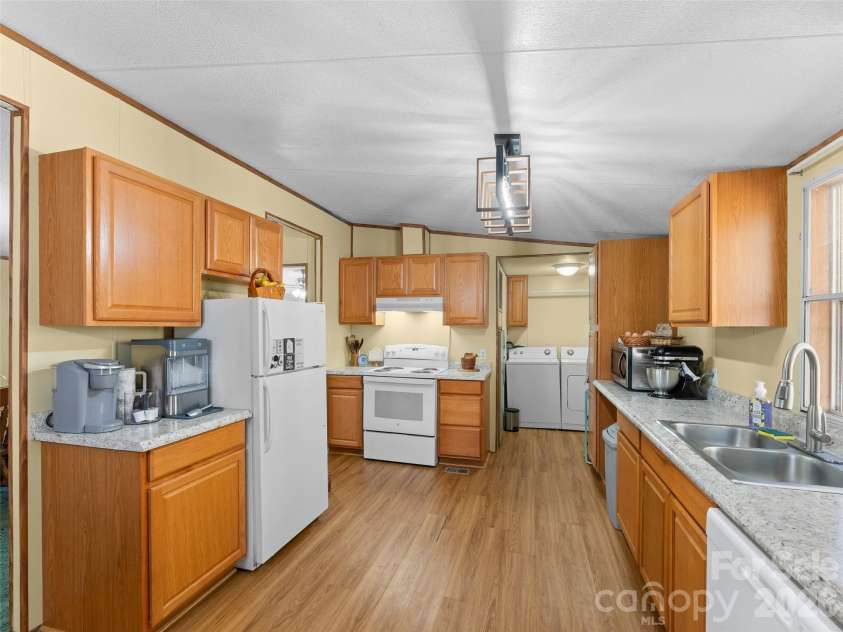 301 Matthew Lane, Canton, NC 28716.  MLS# CAR4368947, YatesRealty ID 13061. 