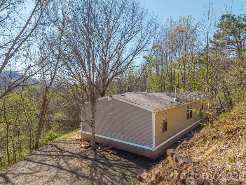 301 Matthew Lane, Canton, NC 28716.  MLS# CAR4368947, YatesRealty ID 13061. 