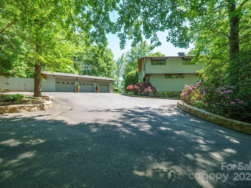 3165 Laurel Ridge Road, Hickory, NC 28601.  MLS# CAR4251979, YatesRealty ID 13061. 