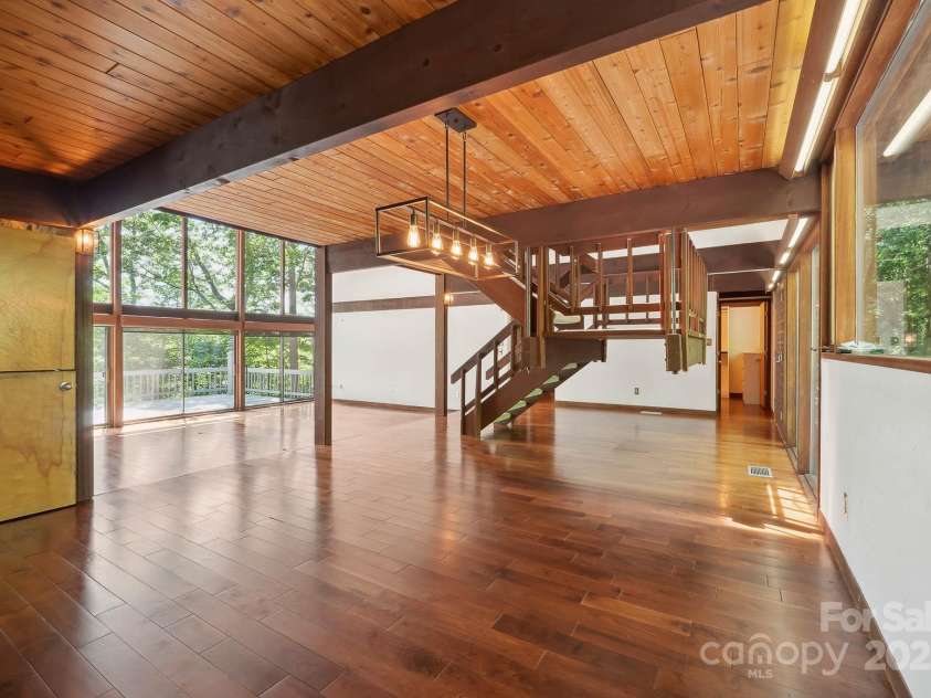 3165 Laurel Ridge Road, Hickory, NC 28601.  MLS# CAR4251979, YatesRealty ID 13061. 