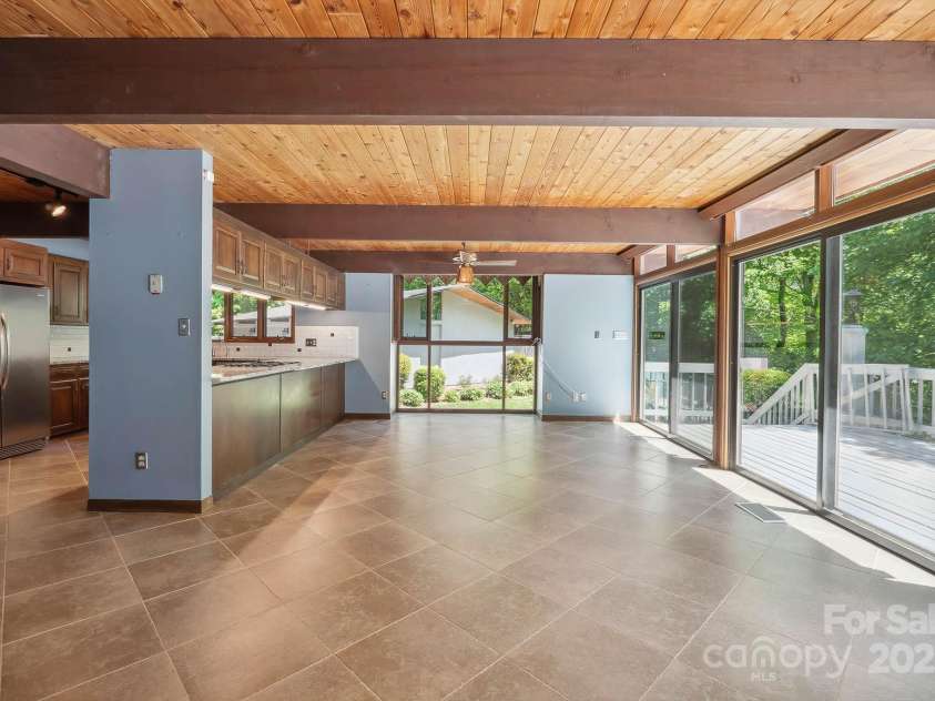 3165 Laurel Ridge Road, Hickory, NC 28601.  MLS# CAR4251979, YatesRealty ID 13061. 