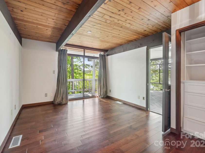3165 Laurel Ridge Road, Hickory, NC 28601.  MLS# CAR4251979, YatesRealty ID 13061. 