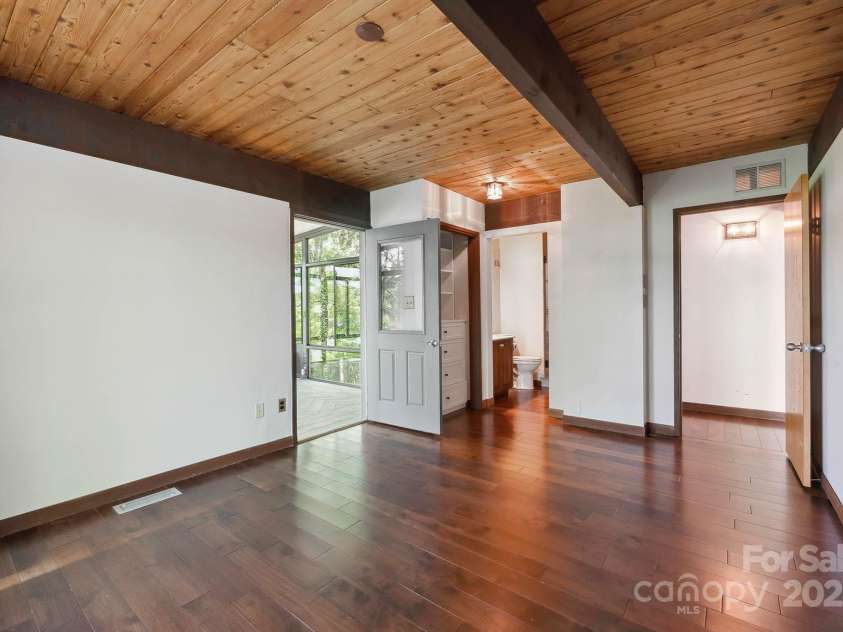 3165 Laurel Ridge Road, Hickory, NC 28601.  MLS# CAR4251979, YatesRealty ID 13061. 