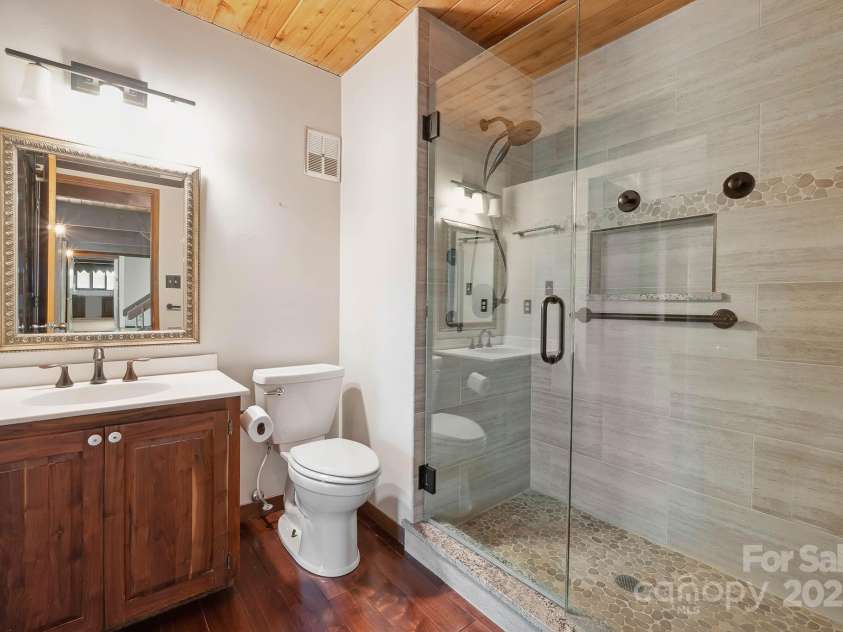 3165 Laurel Ridge Road, Hickory, NC 28601.  MLS# CAR4251979, YatesRealty ID 13061. 