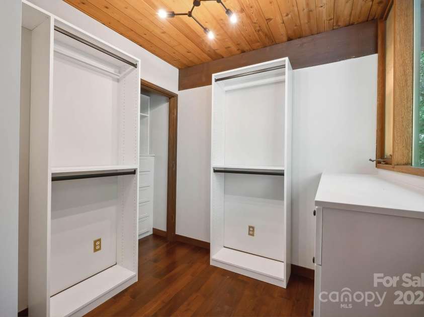 3165 Laurel Ridge Road, Hickory, NC 28601.  MLS# CAR4251979, YatesRealty ID 13061. 