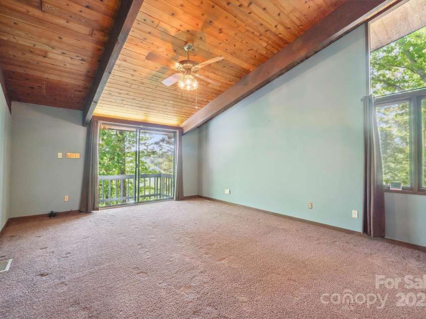 3165 Laurel Ridge Road, Hickory, NC 28601.  MLS# CAR4251979, YatesRealty ID 13061. 