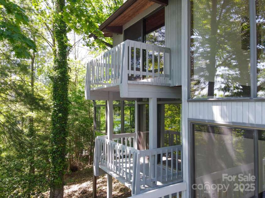 3165 Laurel Ridge Road, Hickory, NC 28601.  MLS# CAR4251979, YatesRealty ID 13061. 