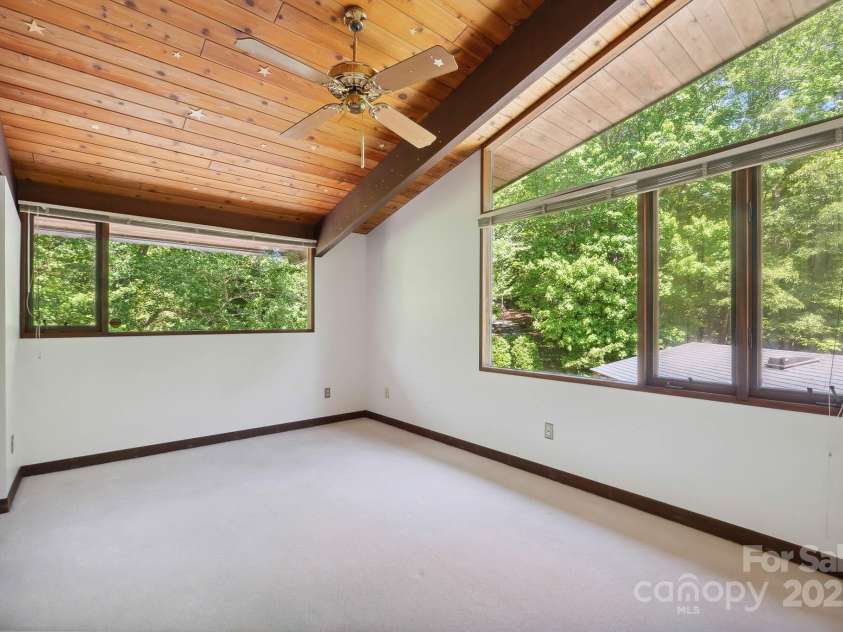 3165 Laurel Ridge Road, Hickory, NC 28601.  MLS# CAR4251979, YatesRealty ID 13061. 