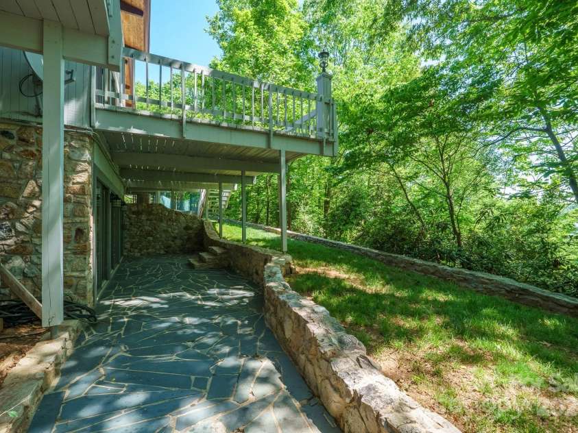3165 Laurel Ridge Road, Hickory, NC 28601.  MLS# CAR4251979, YatesRealty ID 13061. 