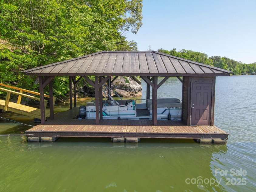 3165 Laurel Ridge Road, Hickory, NC 28601.  MLS# CAR4251979, YatesRealty ID 13061. 