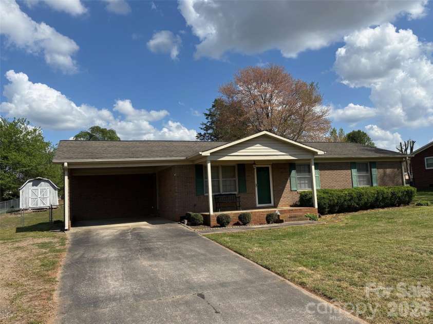136 Devon Lane, Statesville, NC 28625.  MLS# CAR4346534, YatesRealty ID 13062. 