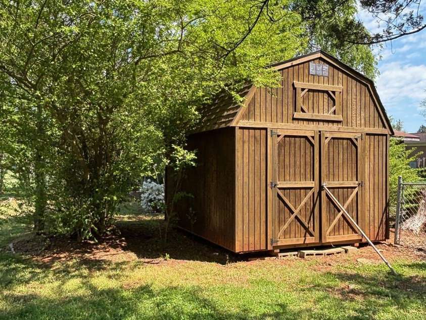 136 Devon Lane, Statesville, NC 28625.  MLS# CAR4346534, YatesRealty ID 13062. 