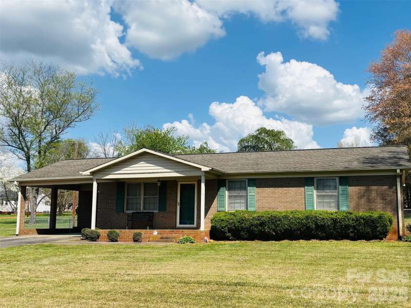 136 Devon Lane, Statesville, NC 28625.  MLS# CAR4346534, YatesRealty ID 13062. Front View