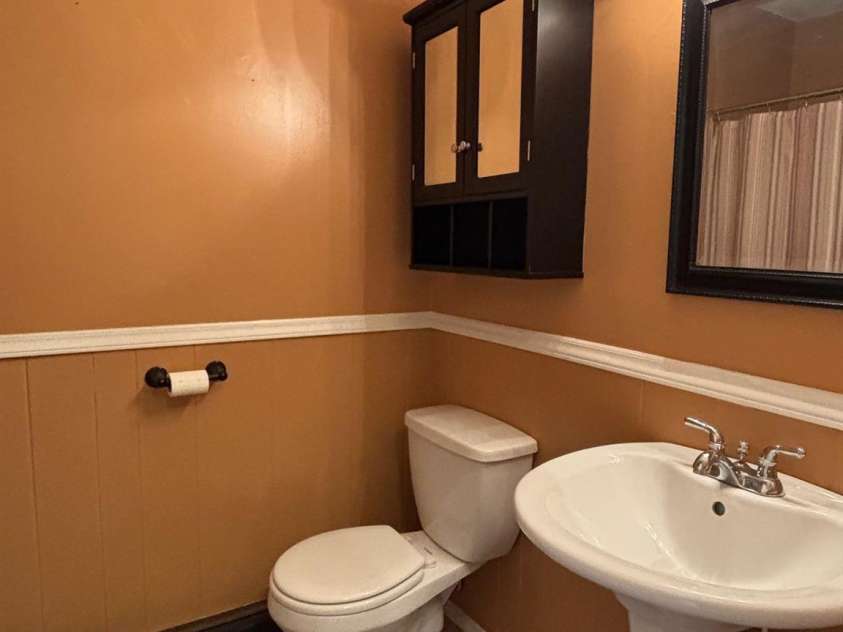 136 Devon Lane, Statesville, NC 28625.  MLS# CAR4346534, YatesRealty ID 13062. Guest Bath