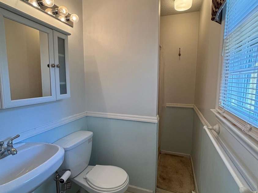 136 Devon Lane, Statesville, NC 28625.  MLS# CAR4346534, YatesRealty ID 13062. Main Bath