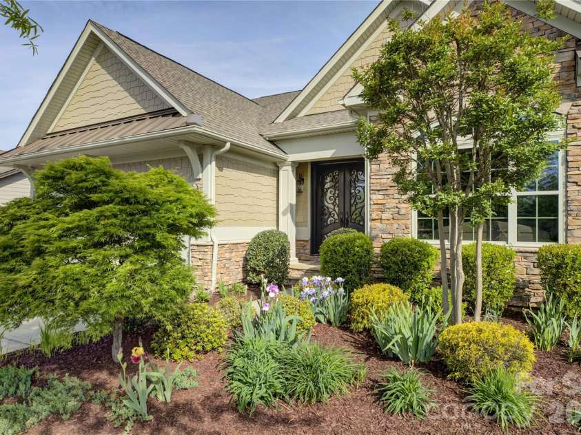 14802 Creeks Edge Drive, Charlotte, NC 28278.  MLS# CAR4356653, YatesRealty ID 13063. Creeks Edge