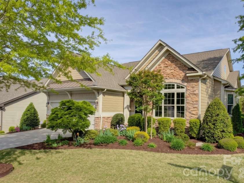 14802 Creeks Edge Drive, Charlotte, NC 28278.  MLS# CAR4356653, YatesRealty ID 13063. Welcome to Creeks Edge