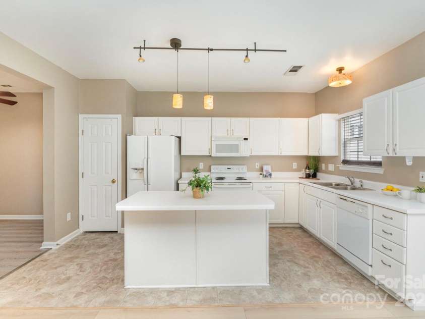 1720 Chamberside Drive, Rock Hill, SC 29730.  MLS# CAR4240291, YatesRealty ID 13063. 