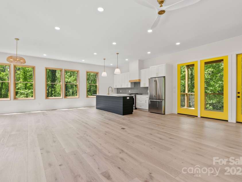 167 Hudson Street, Asheville, NC 28806.  MLS# CAR4247993, YatesRealty ID 13064. 