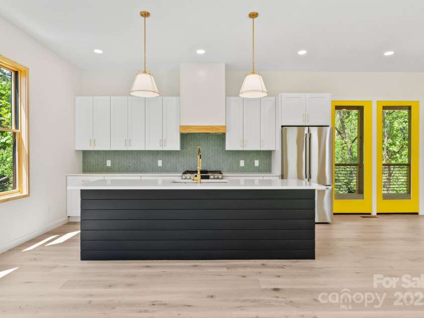 167 Hudson Street, Asheville, NC 28806.  MLS# CAR4247993, YatesRealty ID 13064. 