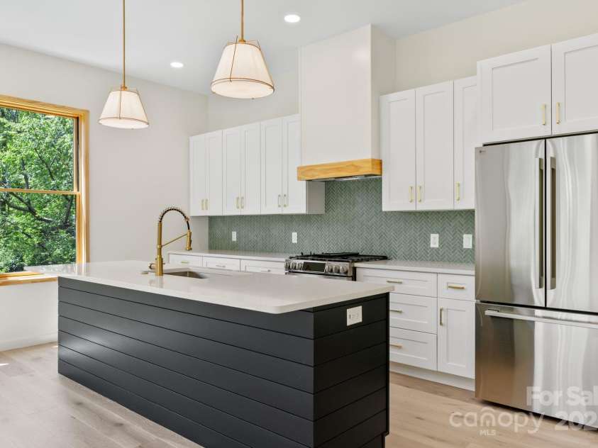 167 Hudson Street, Asheville, NC 28806.  MLS# CAR4247993, YatesRealty ID 13064. 