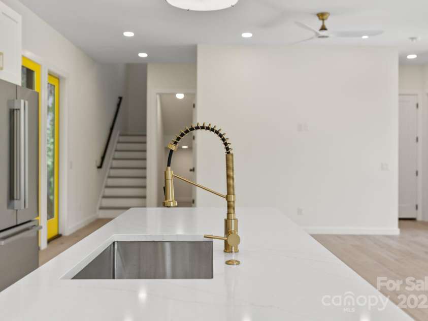 167 Hudson Street, Asheville, NC 28806.  MLS# CAR4247993, YatesRealty ID 13064. 