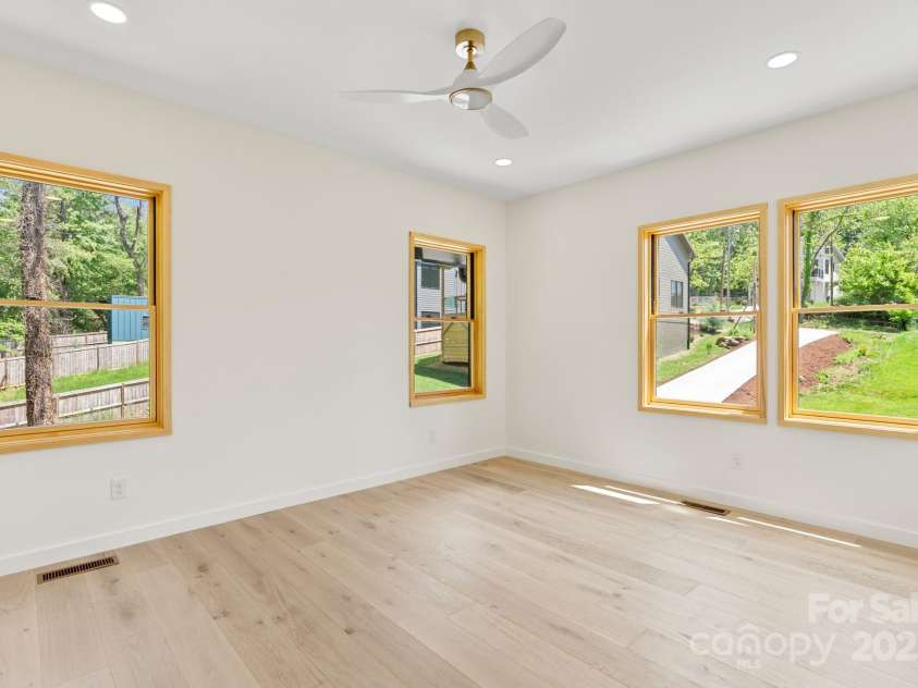 167 Hudson Street, Asheville, NC 28806.  MLS# CAR4247993, YatesRealty ID 13064. 