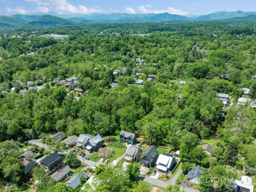 167 Hudson Street, Asheville, NC 28806.  MLS# CAR4247993, YatesRealty ID 13064. 