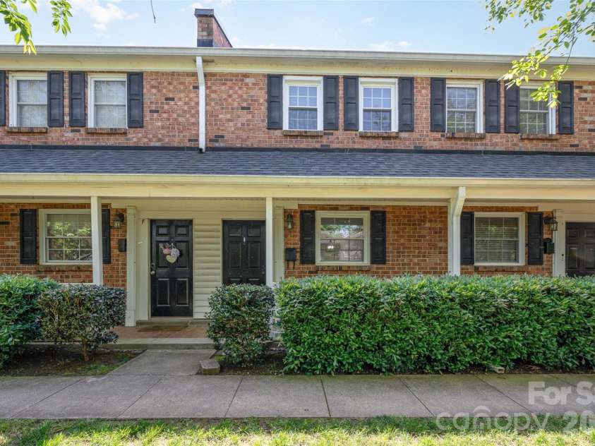 1218 Green Oaks Lane, Charlotte, NC 28205.  MLS# CAR4367673, YatesRealty ID 13065. 