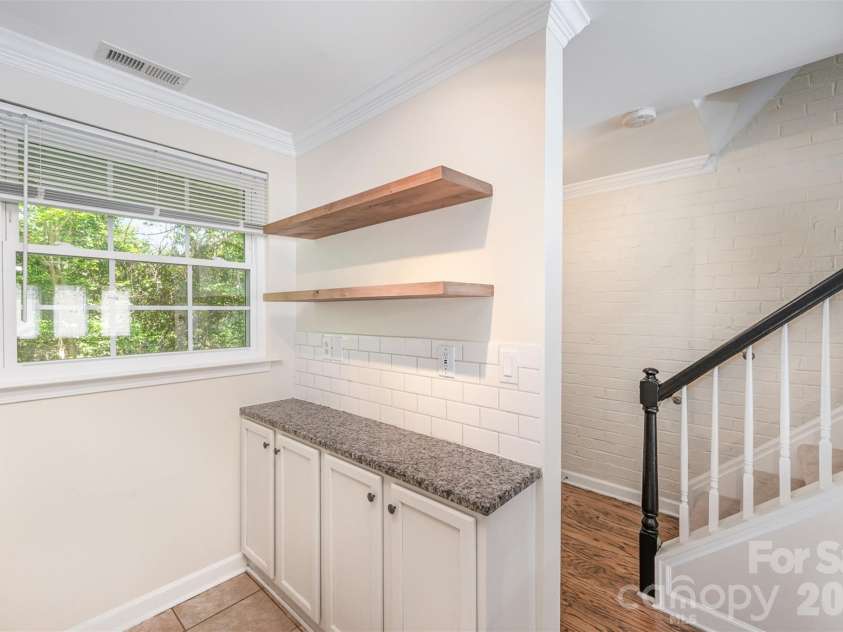 1218 Green Oaks Lane, Charlotte, NC 28205.  MLS# CAR4367673, YatesRealty ID 13065. 