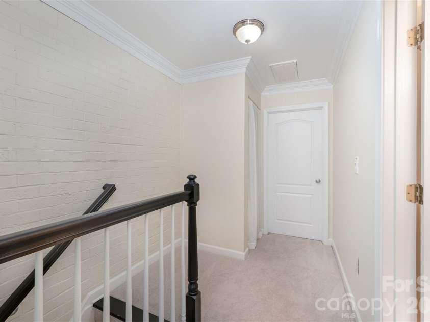 1218 Green Oaks Lane, Charlotte, NC 28205.  MLS# CAR4367673, YatesRealty ID 13065. 